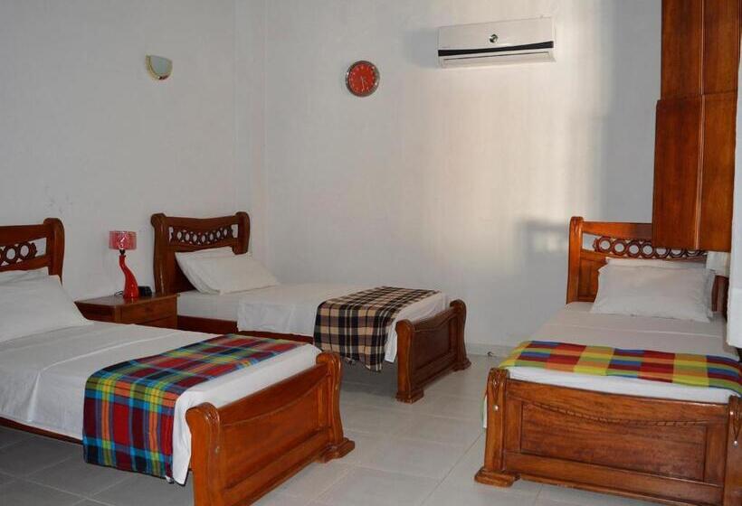 اتاق استاندارد چهار تخته, Casa De España