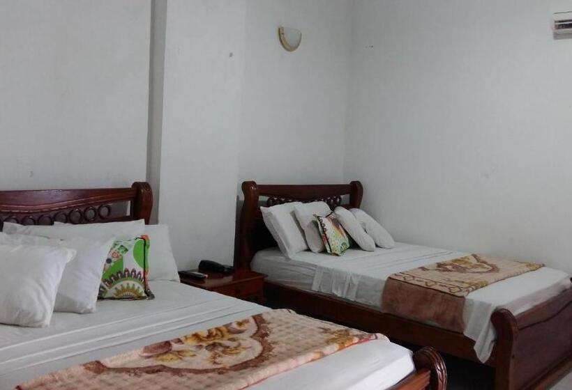 اتاق استاندارد چهار تخته, Casa De España