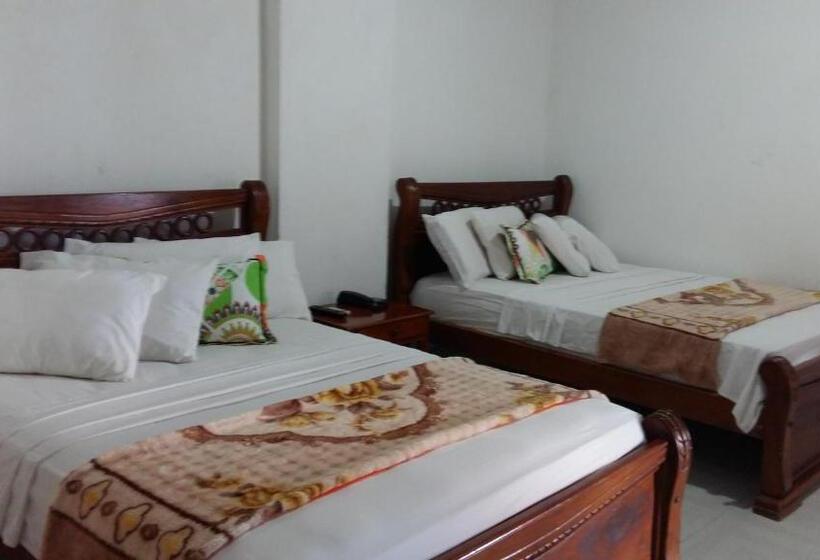 اتاق استاندارد چهار تخته, Casa De España