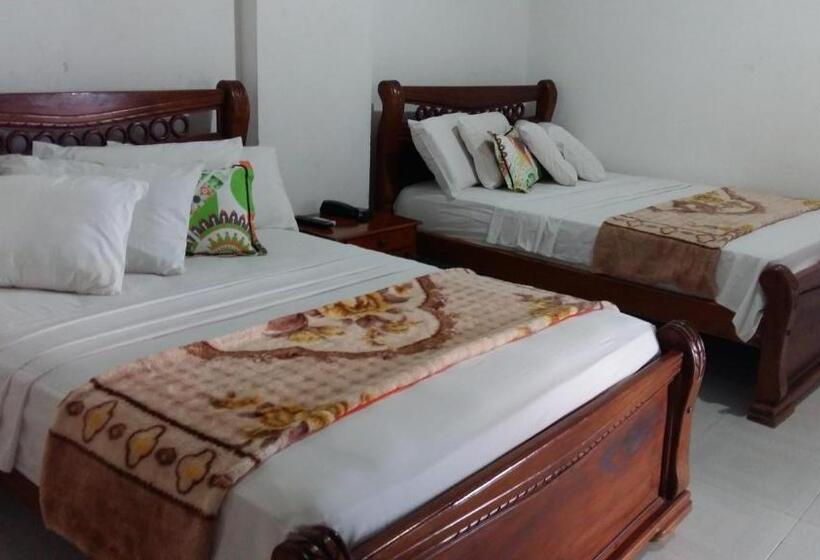 اتاق استاندارد چهار تخته, Casa De España