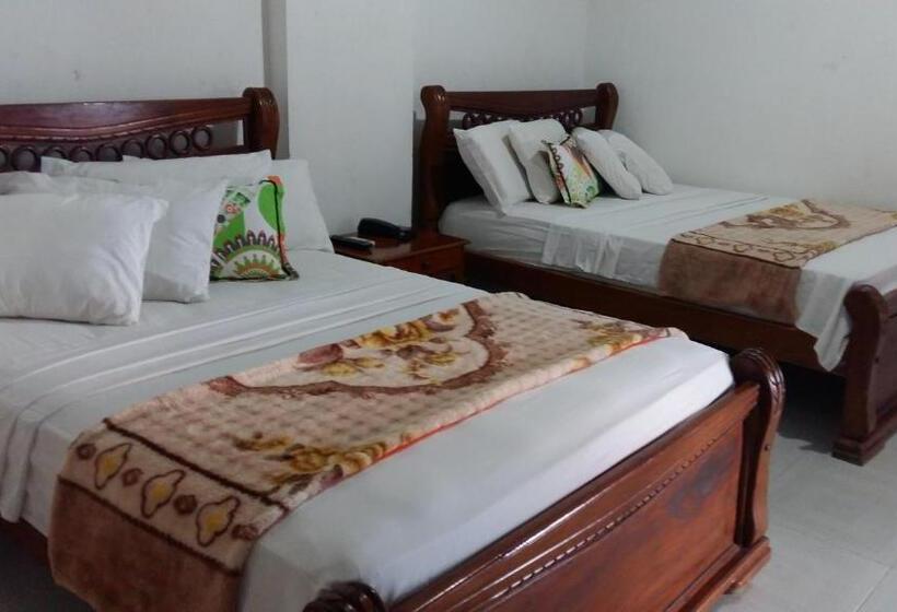 اتاق استاندارد چهار تخته, Casa De España