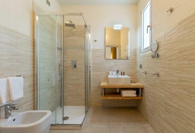 غرفة قياسية مزوَّدة بشُرفة, New Ca'mea