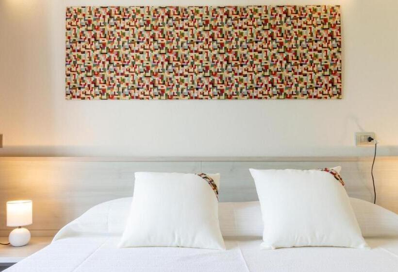 غرفة قياسية مزوَّدة بشُرفة, New Ca'mea