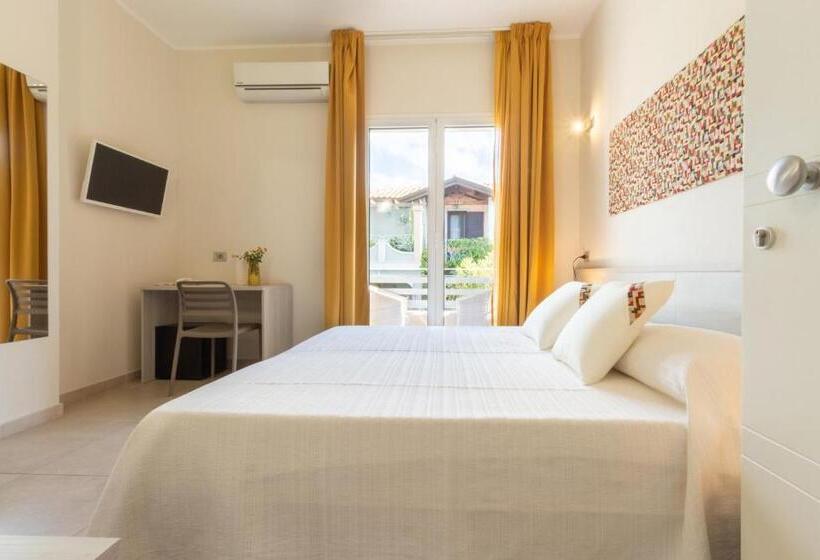 غرفة قياسية مزوَّدة بشُرفة, New Ca'mea