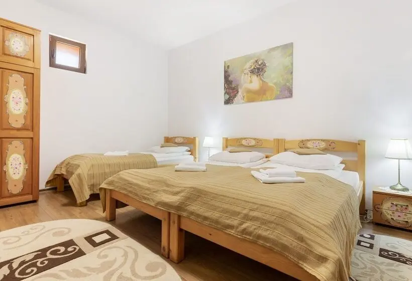 اتاق استاندارد سه نفره, Casa Rasnoveana