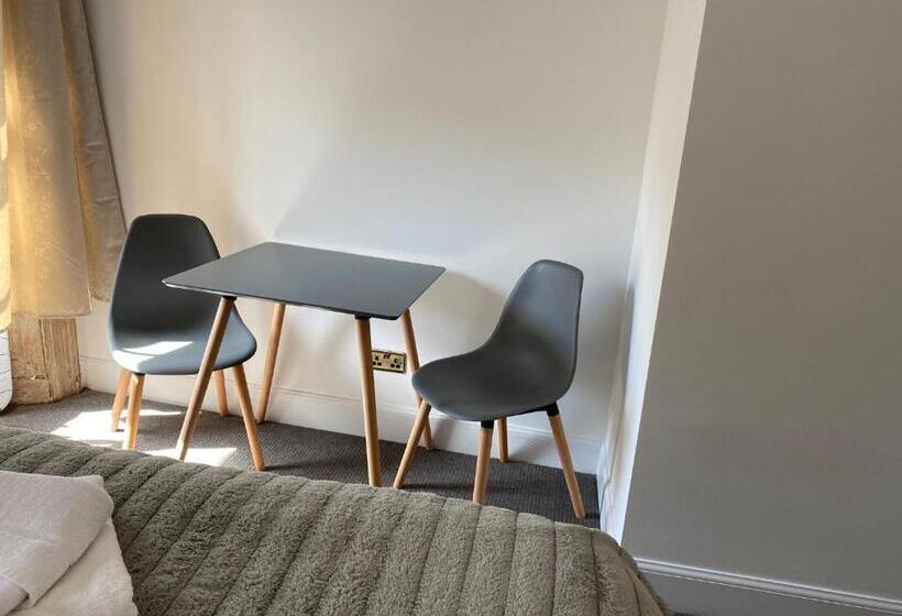 Королевский Люкс, Royal Mile Suites By The Castle