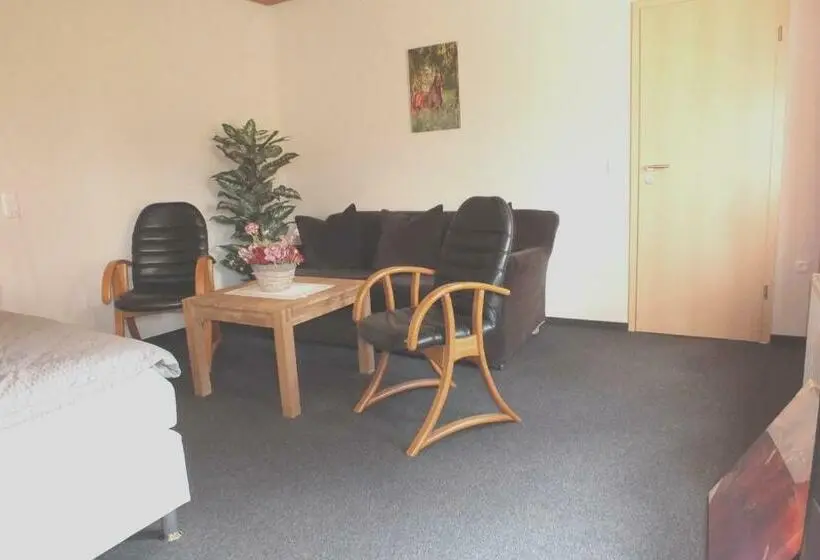スタンダード４人部屋, Malus Ponyhof