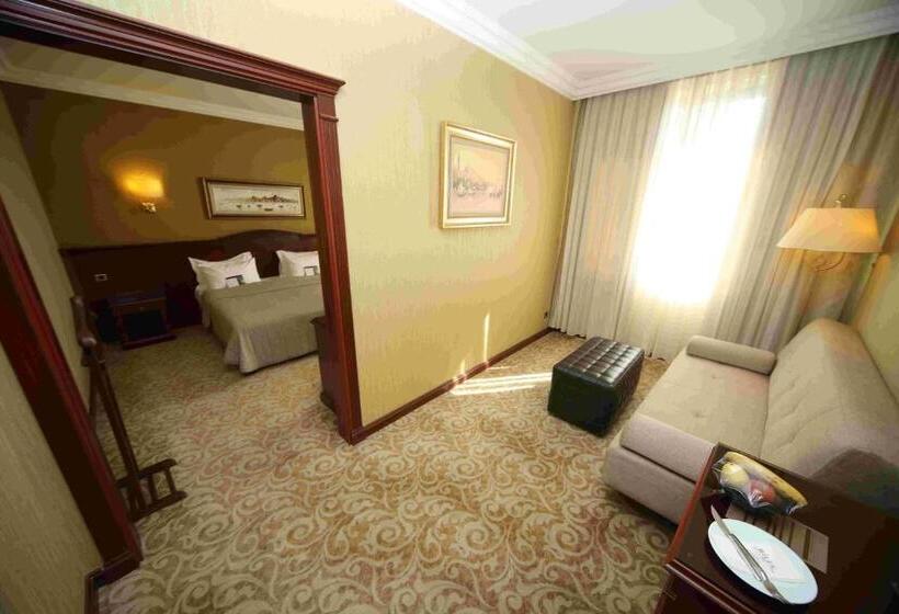 سوییت جونیور, Bilek Istanbul