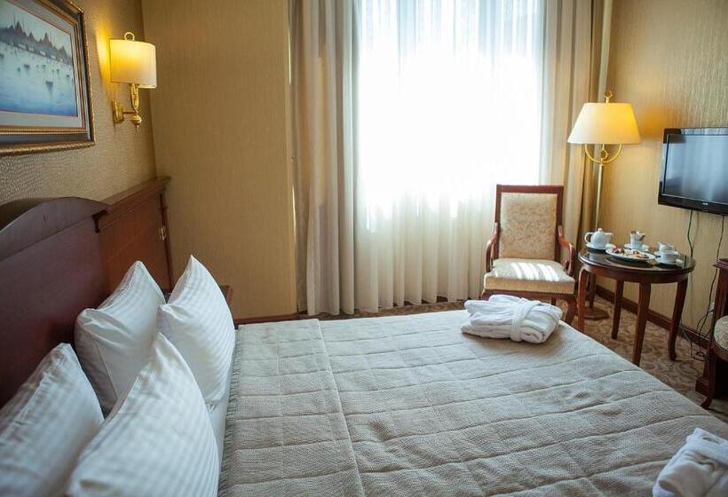 سوییت جونیور, Bilek Istanbul