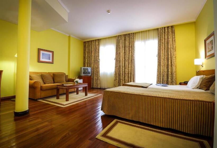 이그제큐티브 룸, Camoes