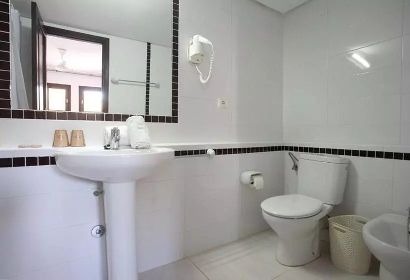 اتاق استاندارد با چشمانداز دریا, Club Cala Azul