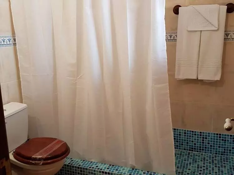 اتاق استاندارد سه نفره, Fonda Central