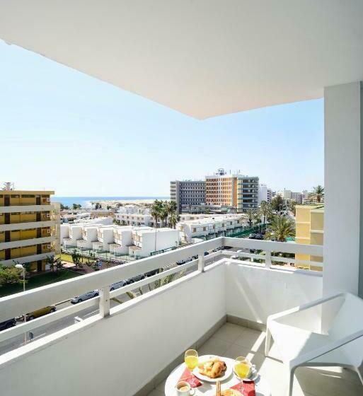 Номер Deluxe, Akeah Broncemar