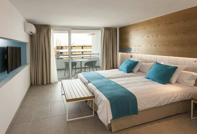 Номер Deluxe, Akeah Broncemar