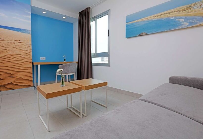 Номер Deluxe, Akeah Broncemar