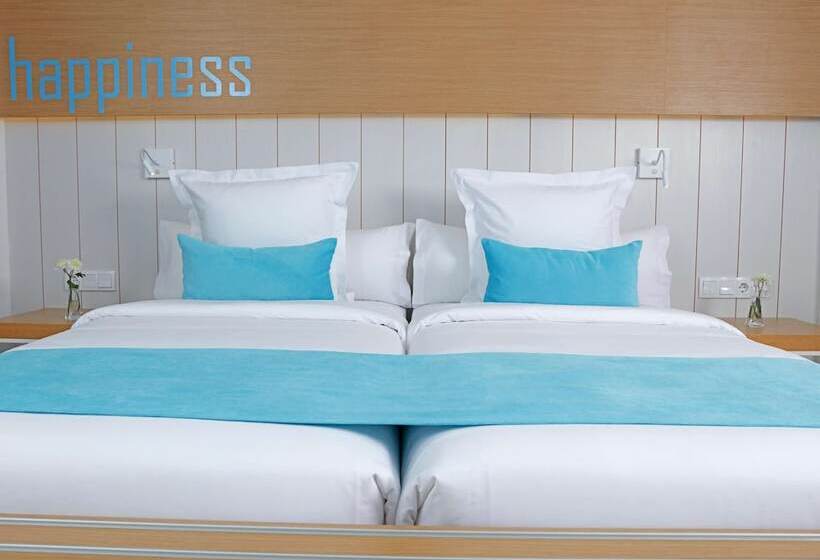 Номер Deluxe, Akeah Broncemar