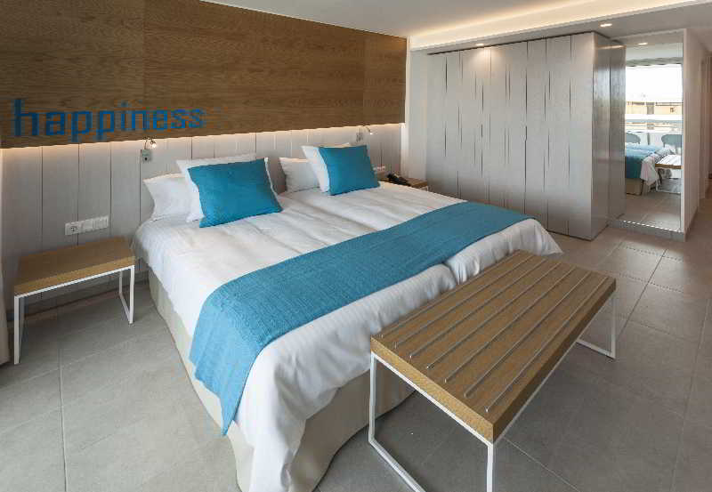 Номер Deluxe, Akeah Broncemar