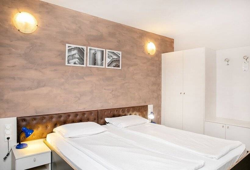 חדר סטנדרט, Niky