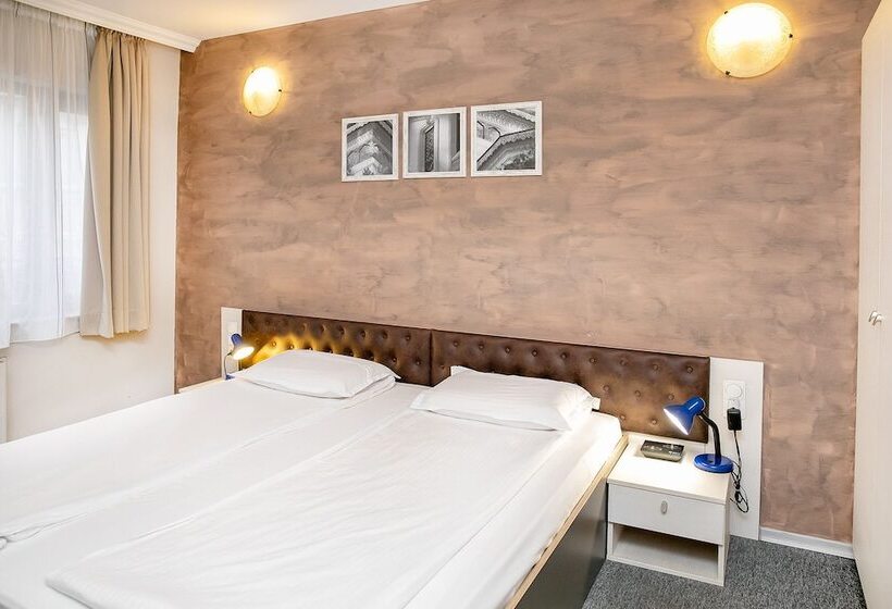 חדר סטנדרט, Niky