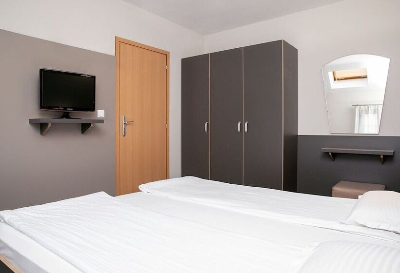 דירת חדר, Niky