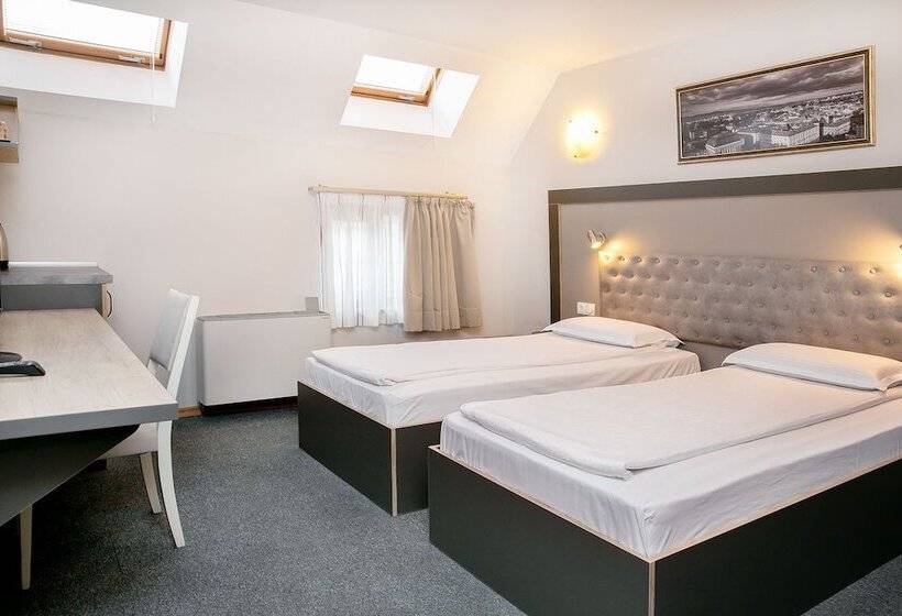 חדר סטנדרט, Niky