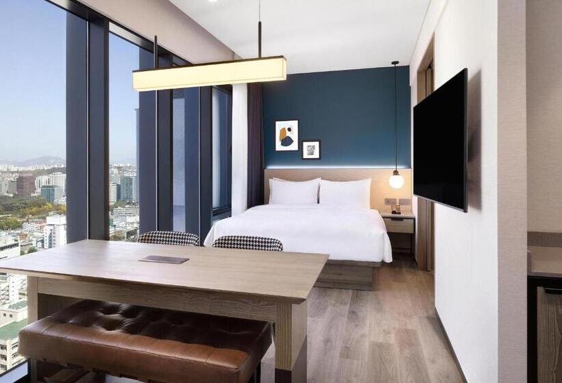 quarto Deluxe Cama King Vista Cidade, Four Points By Sheraton Josun, Seoul Myeongdong