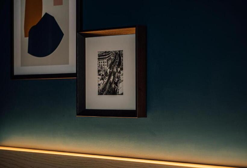 quarto Deluxe Cama King Vista Cidade, Four Points By Sheraton Josun, Seoul Myeongdong