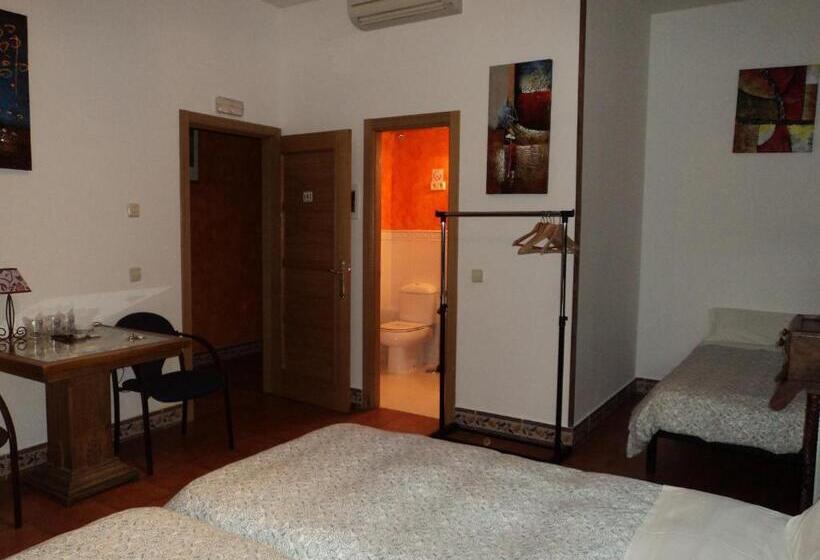 Economy Triple Room, Hosteria Natura