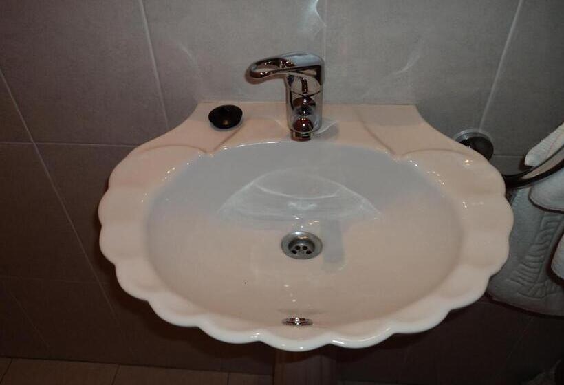 Economy Triple Room, Hosteria Natura