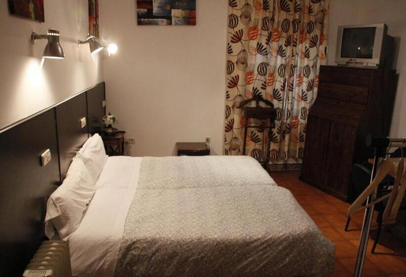 Economy Triple Room, Hosteria Natura