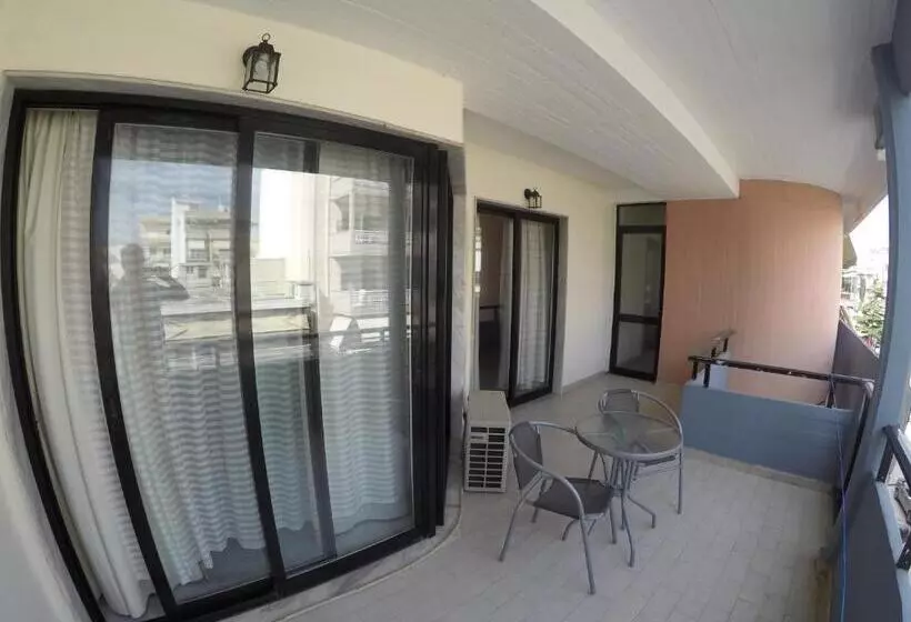 スイート, Apartment Hotel Athina