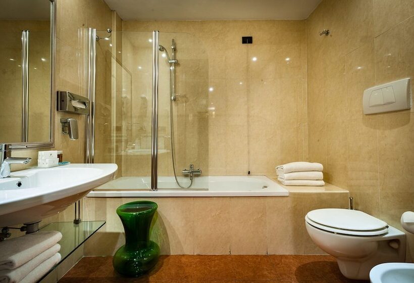 اتاق سوپریور, Dei Cavalieri Caserta La Reggia