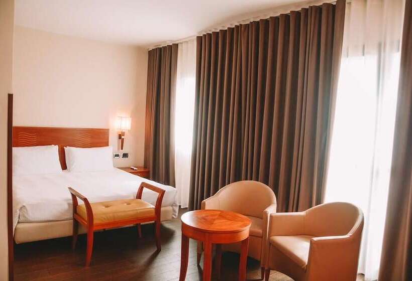 اتاق سوپریور, Dei Cavalieri Caserta La Reggia