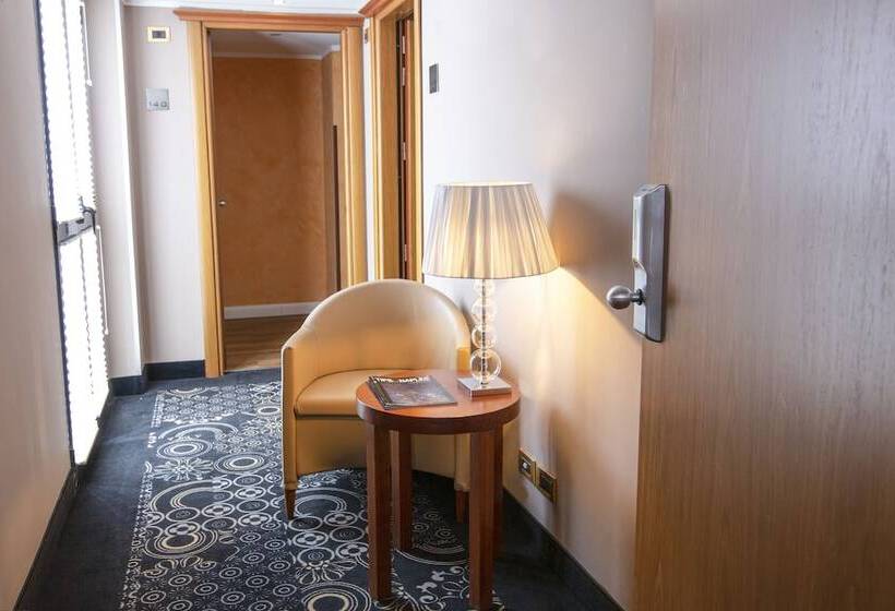 اتاق خانوادگی, Dei Cavalieri Caserta La Reggia