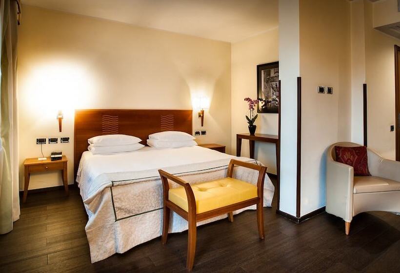 سوییت جونیور با بالکن, Dei Cavalieri Caserta La Reggia