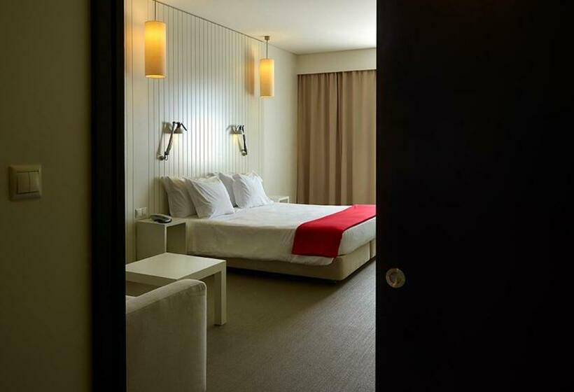 اتاق خانوادگی با چشمانداز کوه, Flor De Sal