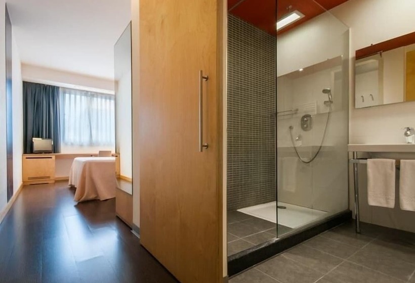 غرفة قياسية, Gobeo Park