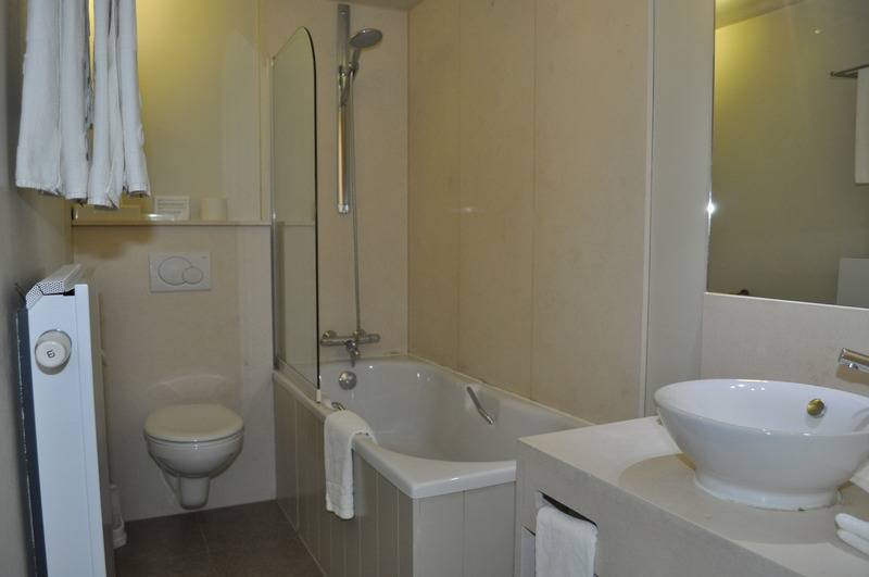 غرفة قياسية, Jan Brito