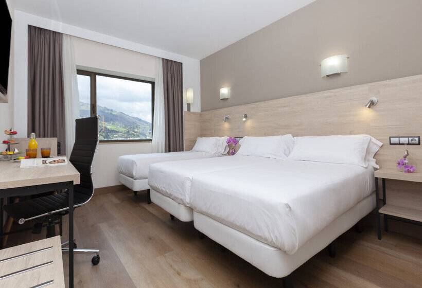 חדר סטנדרט לשלושה, Puerta De Bilbao