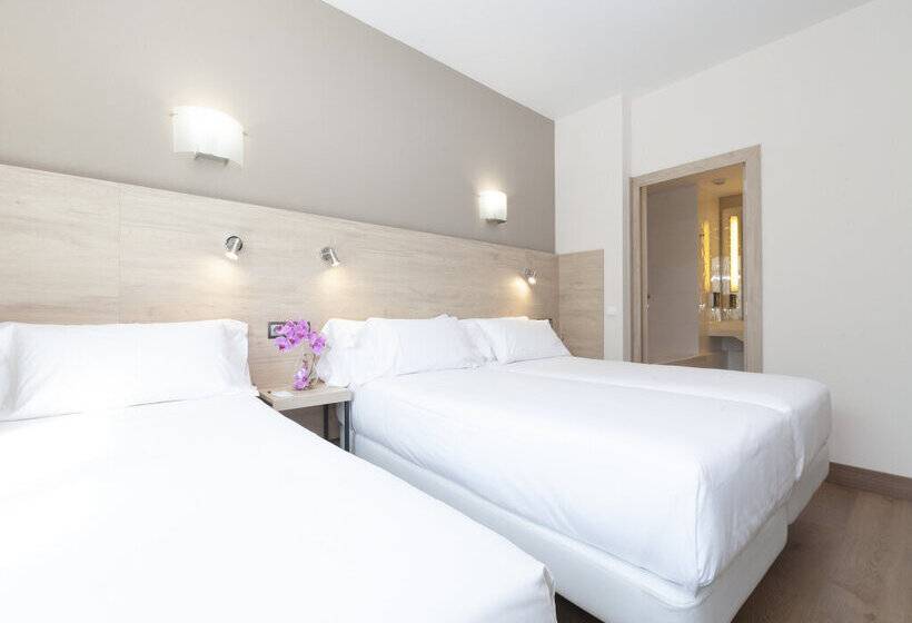 חדר סטנדרט לשלושה, Puerta De Bilbao