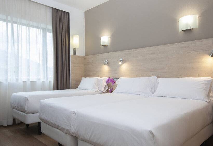 חדר סטנדרט לשלושה, Puerta De Bilbao