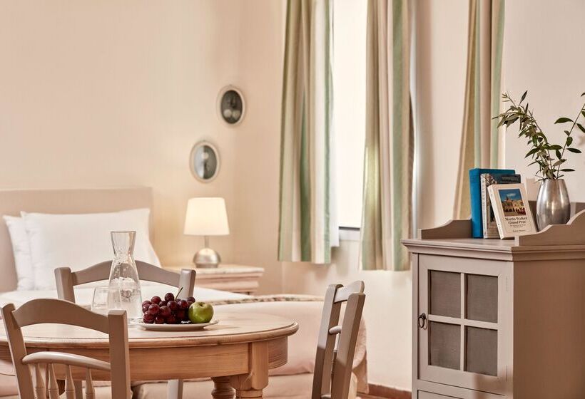 Семейное Студио, Candia Park Village