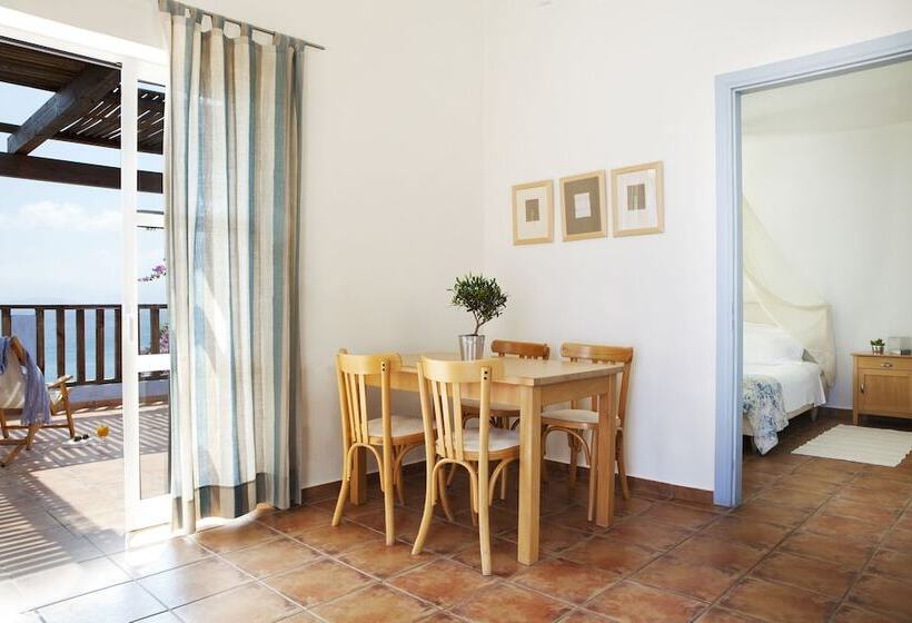 海景套房, Candia Park Village