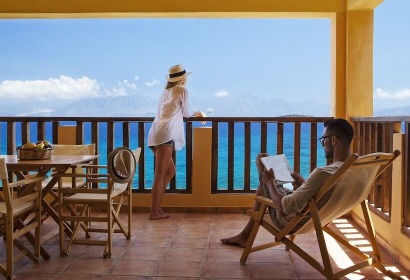 海景套房, Candia Park Village