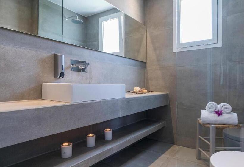 Family flat with view, Candia Park Village