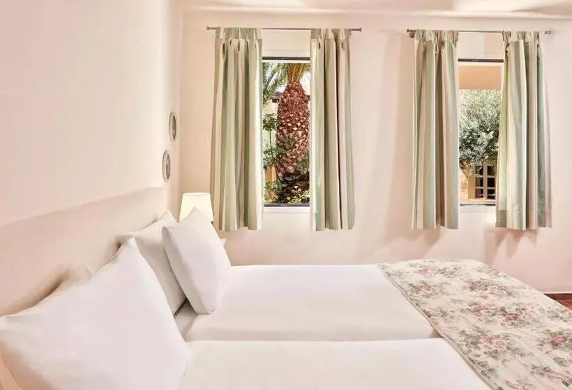 Family flat with garden view, Candia Park Village