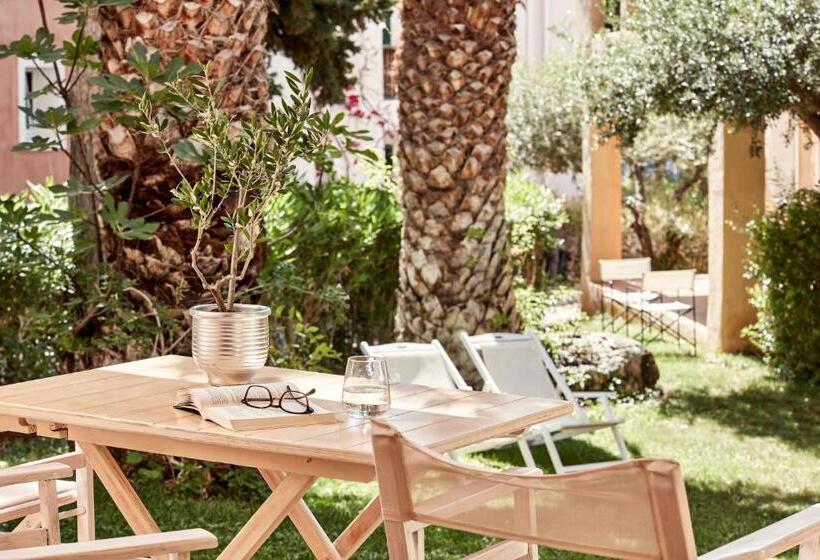 Family flat with garden view, Candia Park Village