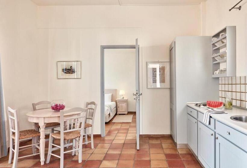 家庭公寓, Candia Park Village