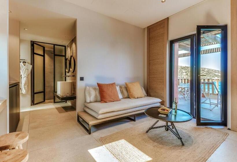 海景套房, Candia Park Village