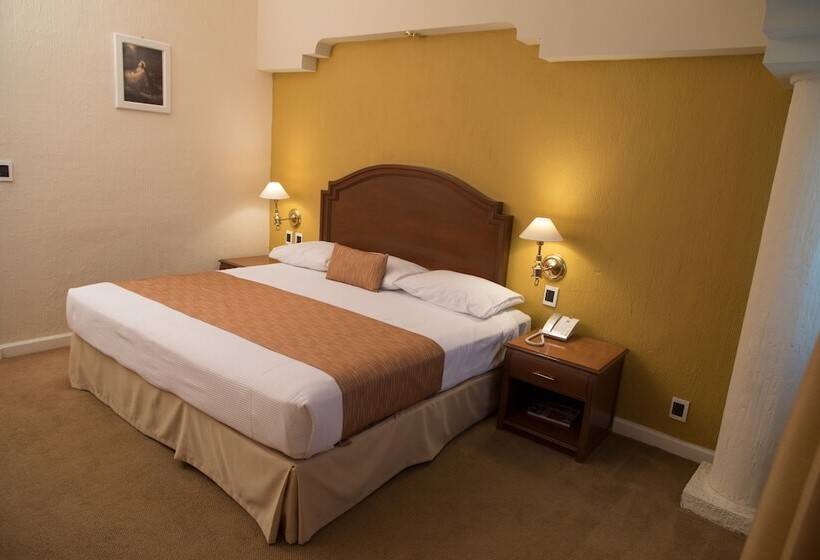 סוויטת ג'וניור, Country Plaza